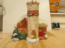 1986 Enesco North Pole Village Control Tower Lighted Musical House Zimniki