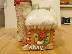 1986 Enesco North Pole Village Control Tower Lighted Musical House Zimniki