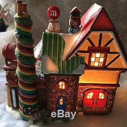 2004 Department 56 North Pole Village M & M Candy Factory lighted / Animated