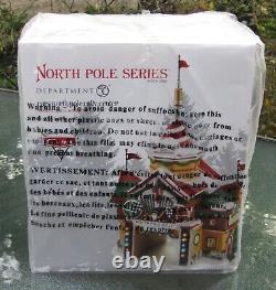 2011 Department 56 North Pole Series 4023616 CARS NORTH POLE RALLY CENTER Unused