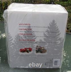 2011 Department 56 North Pole Series 4023616 CARS NORTH POLE RALLY CENTER Unused