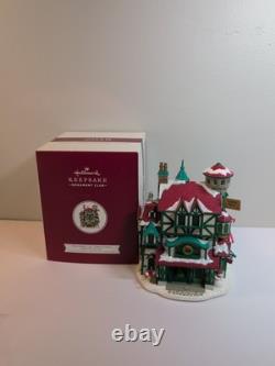 2019 Event Exclusive Hallmark Magic Of Christmas North Pole Village Artist sign
