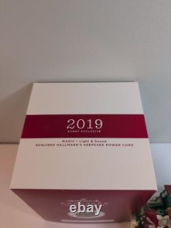 2019 Event Exclusive Hallmark Magic Of Christmas North Pole Village Artist sign