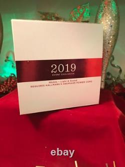 2019 Event Exclusive Hallmark Magic Of Christmas North Pole Village Artist sign