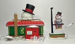 2020 Department 56 North Pole Series Lighted SNOWY'S DINER & Sign, 2 Pieces