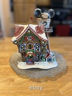 DEPARTMENT 56 MICKEY'S NORTH POLE HOLIDAY HOUSE DISNEY with weathervane RARE