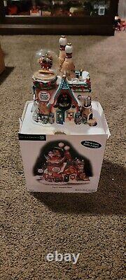 DEPT 56 North Pole Series Flurry's Snowglobe Maker