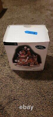 DEPT 56 North Pole Series Flurry's Snowglobe Maker