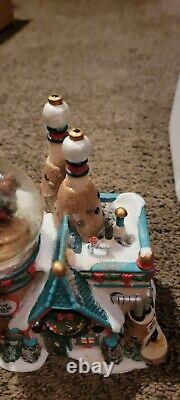 DEPT 56 North Pole Series Flurry's Snowglobe Maker