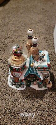 DEPT 56 North Pole Series Flurry's Snowglobe Maker