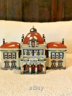 Department 56 Dickens Village Victoria Station in great condition