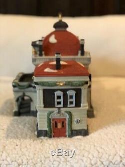 Department 56 Dickens Village Victoria Station in great condition