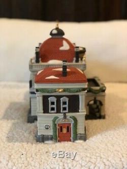 Department 56 Dickens Village Victoria Station in great condition