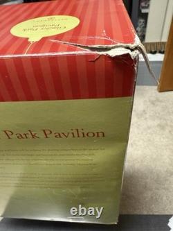 Department 56 GLACIER PARK PAVILION #56.56745 North Pole EUC READ