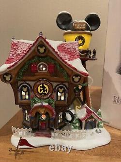 Department 56 Mickey's North Pole Holiday House Disney Showcase Edition