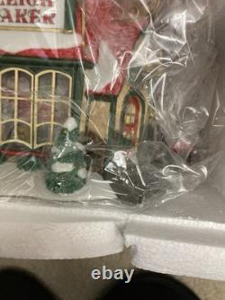 Department 56 NORTH POLE SERIES Santa's Sleigh Maker #56950 Lighted BOX DAMAGE