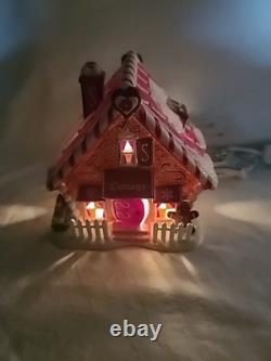 Department 56 North Pole Gingerbread Lane Ginger's Cottage Plus 2 Accessories