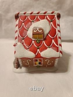 Department 56 North Pole Gingerbread Lane Ginger's Cottage Plus 2 Accessories
