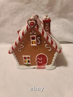 Department 56 North Pole Gingerbread Lane Ginger's Cottage Plus 2 Accessories