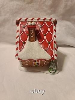 Department 56 North Pole Gingerbread Lane Ginger's Cottage Plus 2 Accessories