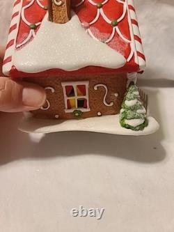Department 56 North Pole Gingerbread Lane Ginger's Cottage Plus 2 Accessories