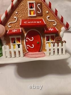 Department 56 North Pole Gingerbread Lane Ginger's Cottage Plus 2 Accessories