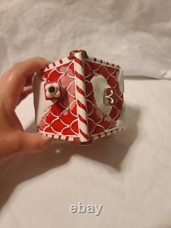 Department 56 North Pole Gingerbread Lane Ginger's Cottage Plus 2 Accessories