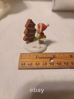 Department 56 North Pole Gingerbread Lane Ginger's Cottage Plus 2 Accessories