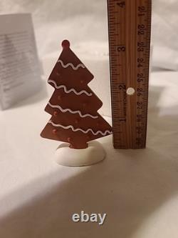 Department 56 North Pole Gingerbread Lane Ginger's Cottage Plus 2 Accessories