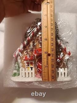 Department 56 North Pole Gingerbread Lane Ginger's Cottage Plus 2 Accessories