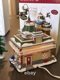 Department 56-North Pole Letters To Santa Sorting Station village Light Up M64M