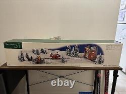 Department 56 North Pole Loading The Sleigh Christmas Village Set Of 5