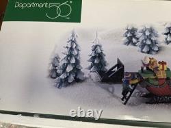 Department 56 North Pole Loading The Sleigh Christmas Village Set Of 5. Nos