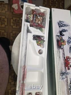 Department 56 North Pole Loading The Sleigh Christmas Village Set Of 5. Nos