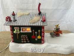 Department 56 North Pole Maintenance Building Animated Lighted. W4