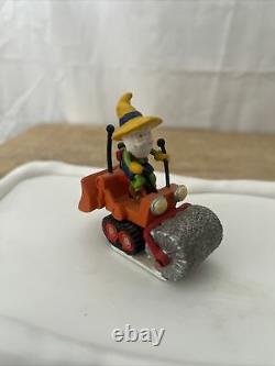 Department 56 North Pole Maintenance Building Animated Lighted. W4