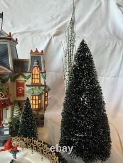 Department 56 North Pole Series Glacier Park Pavilion Animated Lighted Rink