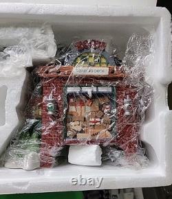 Department 56 North Pole Series Loading The Sleigh #52732 Clean