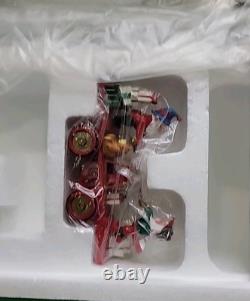 Department 56 North Pole Series Loading The Sleigh #52732 Clean