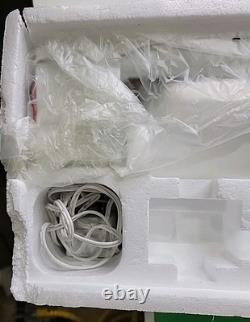 Department 56 North Pole Series Loading The Sleigh #52732 Clean