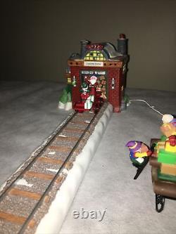 Department 56 North Pole Series Loading The Sleigh #52732 Complete & Works
