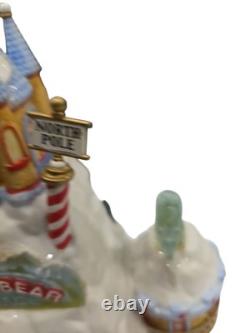 Department 56 North Pole Series Polar Bear Palace No Chips No Cracks Light Works
