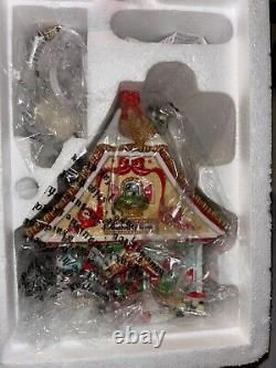 Department 56 North Pole Village Baskets and Bows Lit House 808925