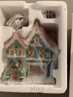 Department 56 North Pole Village Mickey's Pin Traders Lighted House Mint in Box