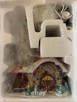 Department 56 North Pole Village Series KOLD RADIO #56761 Christmas Building