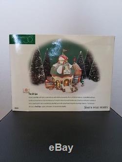 Department 56 North Pole Village series lot of 19 Retired Pieces