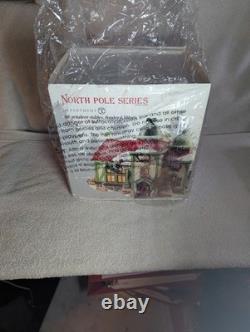 Department 56 The Reindeer Stables, Donder & Blitzen