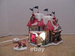 Dept. 56 2006 North Pole Snow Bank#56.56957 & Breaking The Bank Complete