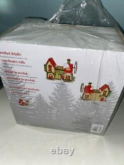 Dept 56 A STITCH IN YULE TIME North Pole Village 6003111 DEALER STOCK NEW BOX