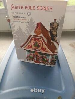 Dept 56 Baskets And Bows 808925 North Pole Series Lighted Village House NEW